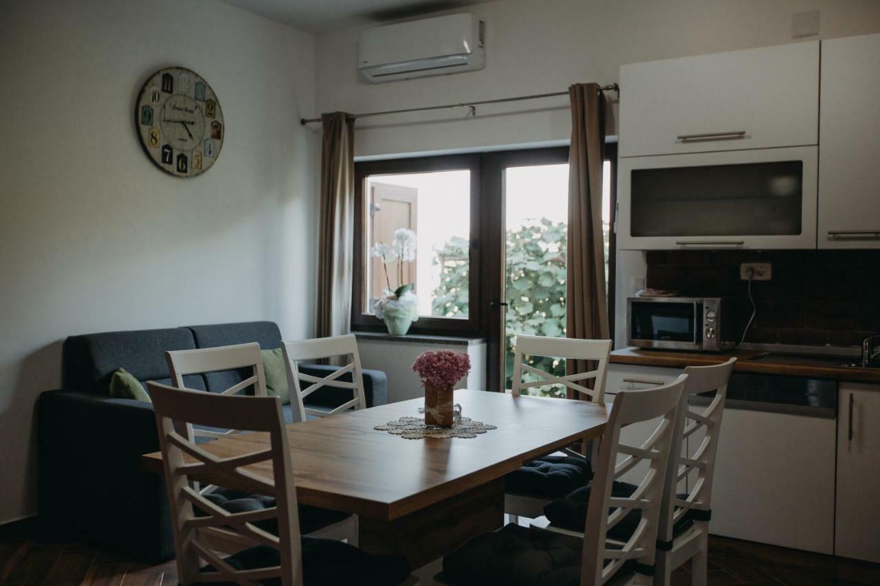 Apartman Vejama Josipdol Buitenkant foto