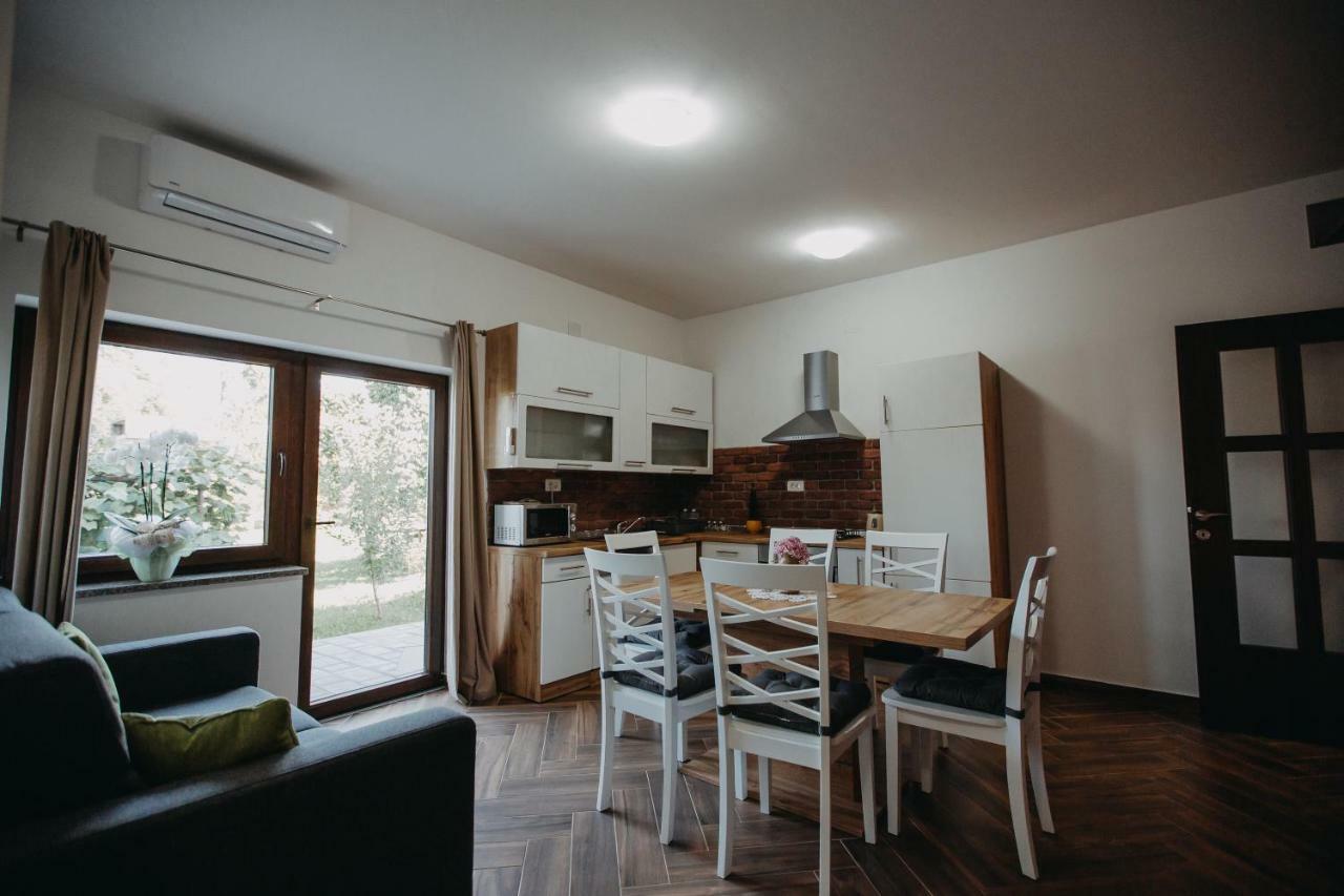 Apartman Vejama Josipdol Buitenkant foto