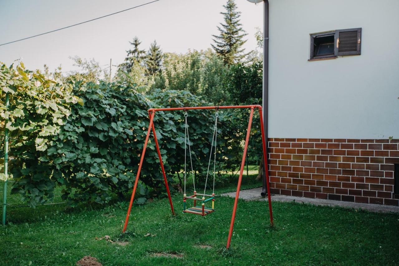 Apartman Vejama Josipdol Buitenkant foto