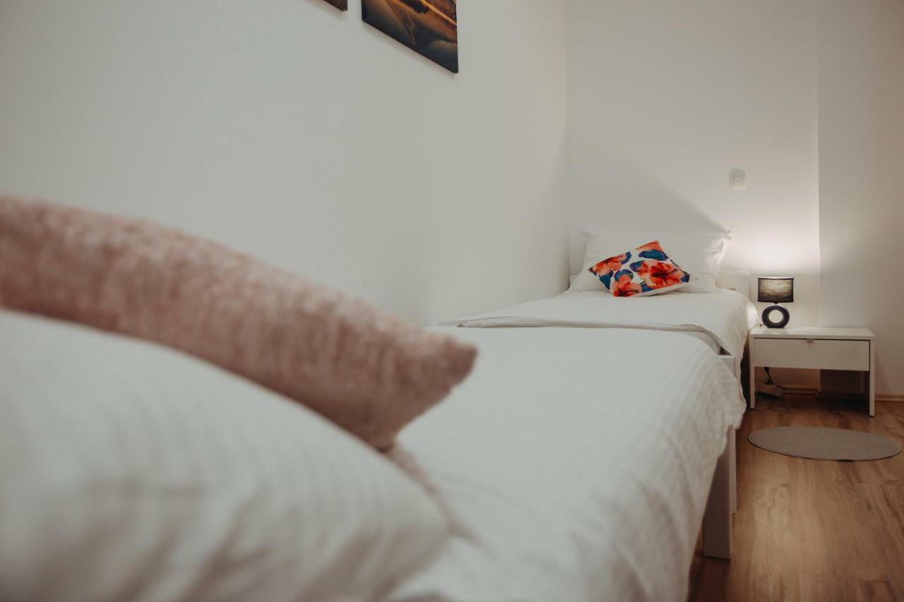 Apartman Vejama Josipdol Buitenkant foto