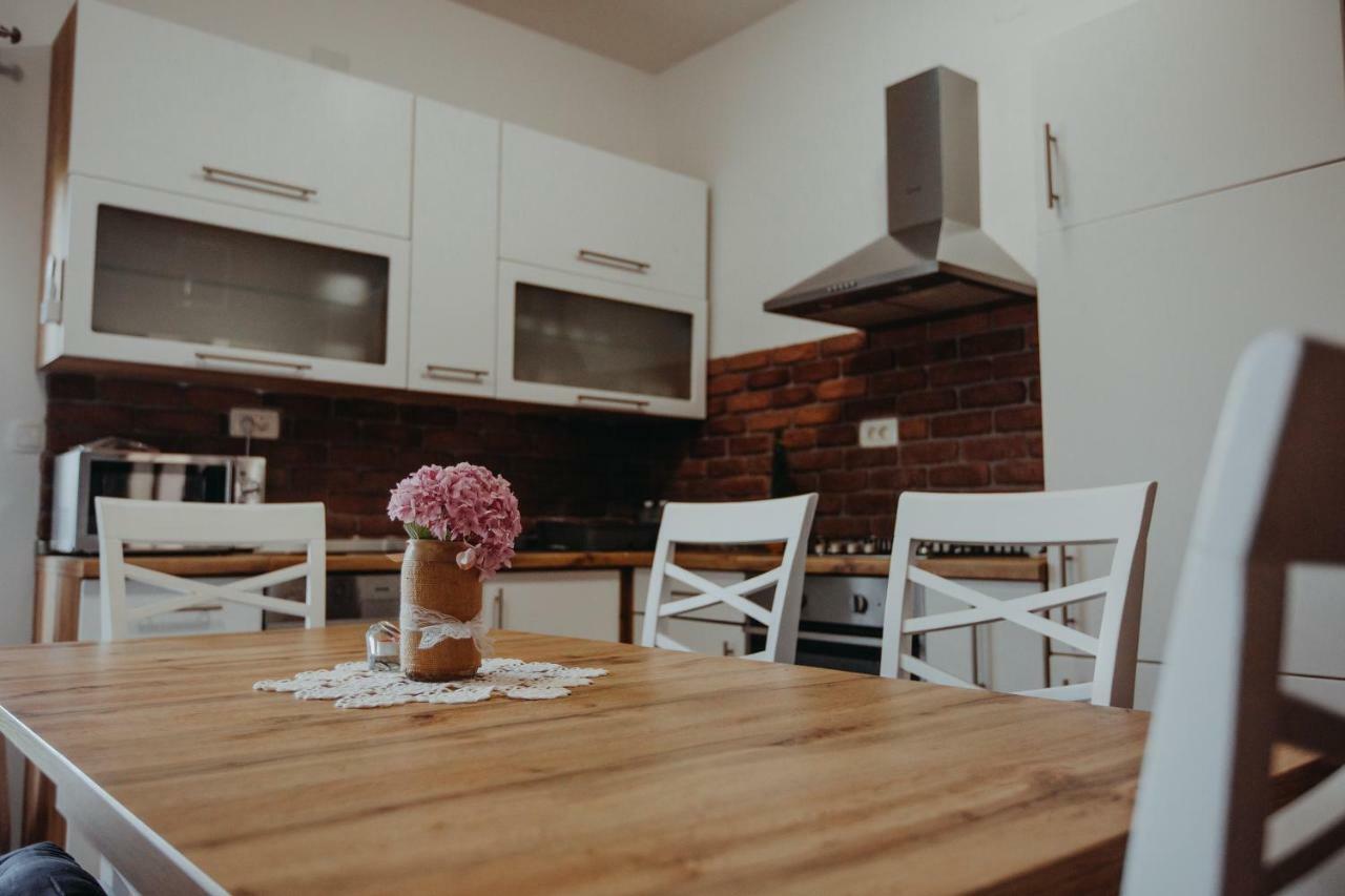 Apartman Vejama Josipdol Buitenkant foto