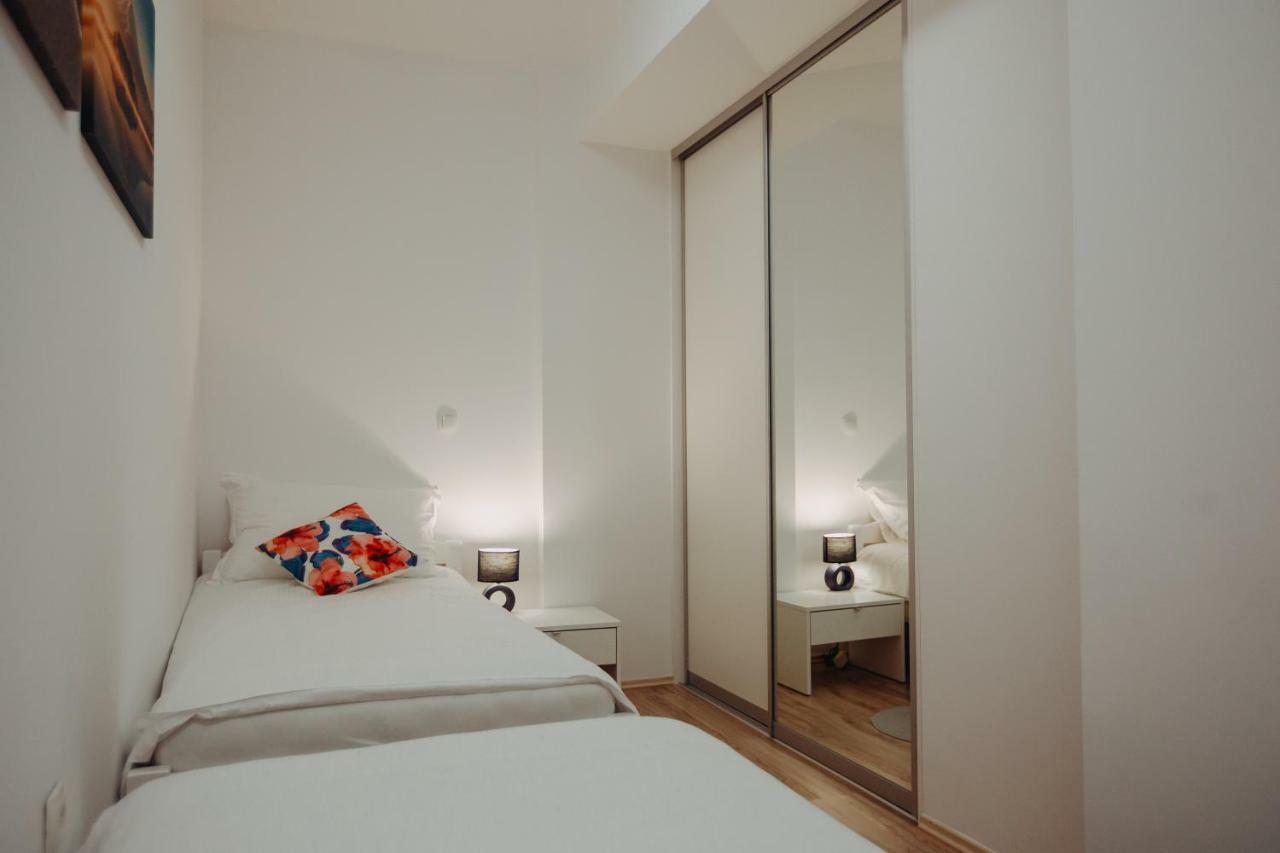 Apartman Vejama Josipdol Buitenkant foto